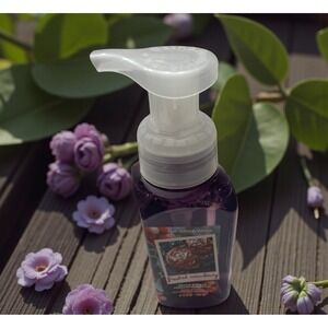 Bath & Body Works Frosted Cranberry Gentle Clean Foaming Hand Soap 8.75 oz Apple